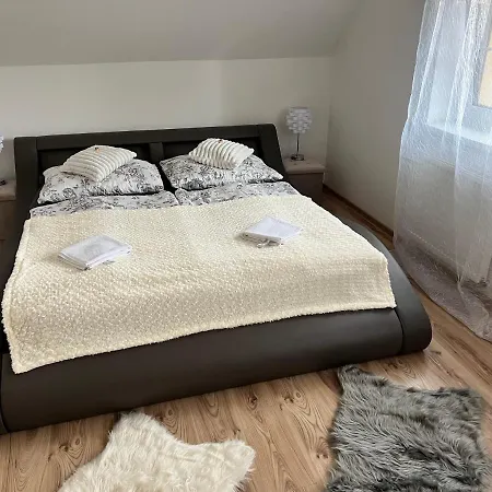 R&h Ubytovani U Ceskeho Krumlova - Milenecky Azyl - Penzion - Apartman Semesterbostad Chvalšiny